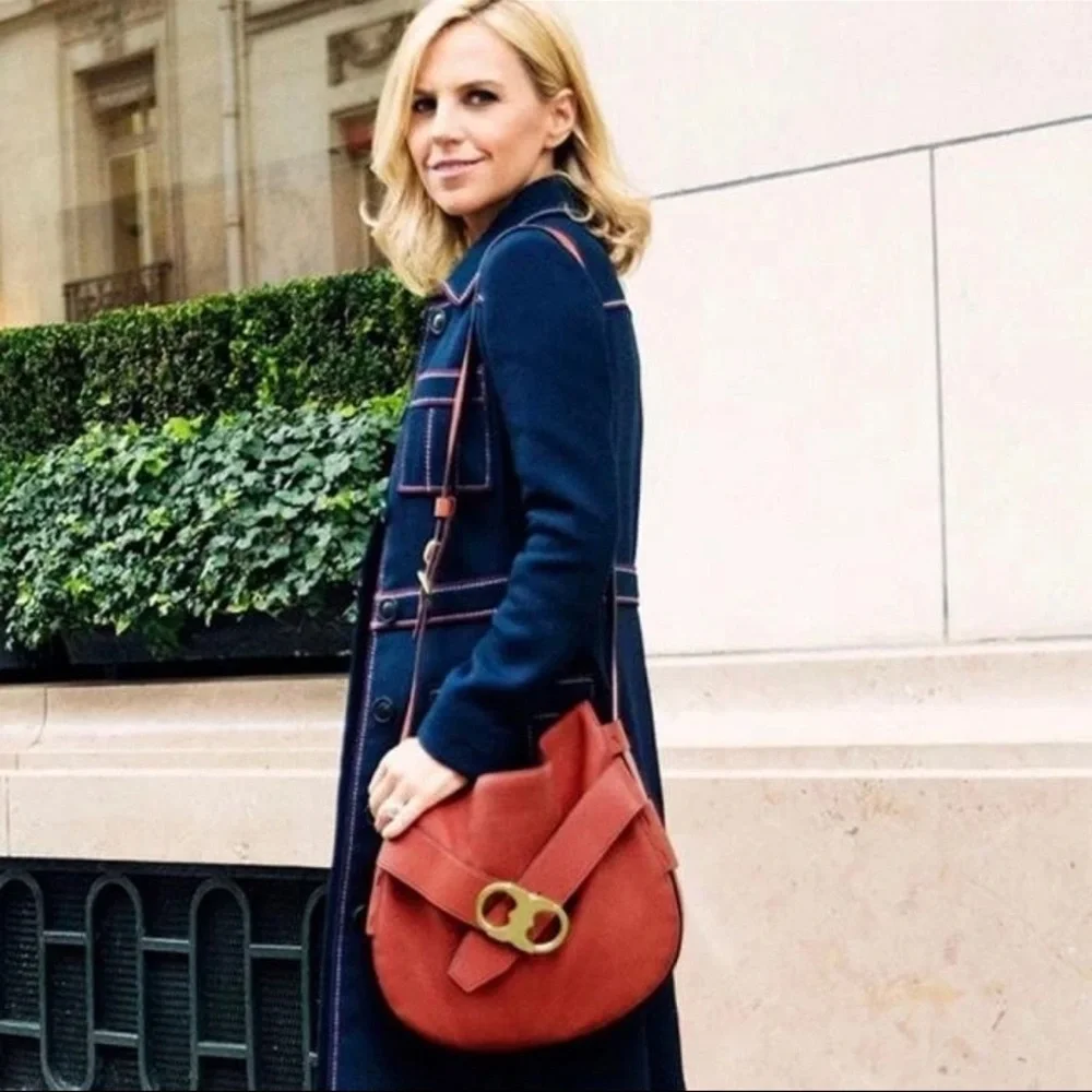 Tory Burch Gemini Link Redwood Leather Shoulder Bag with Gold tone Accent - Picture 12 of 16